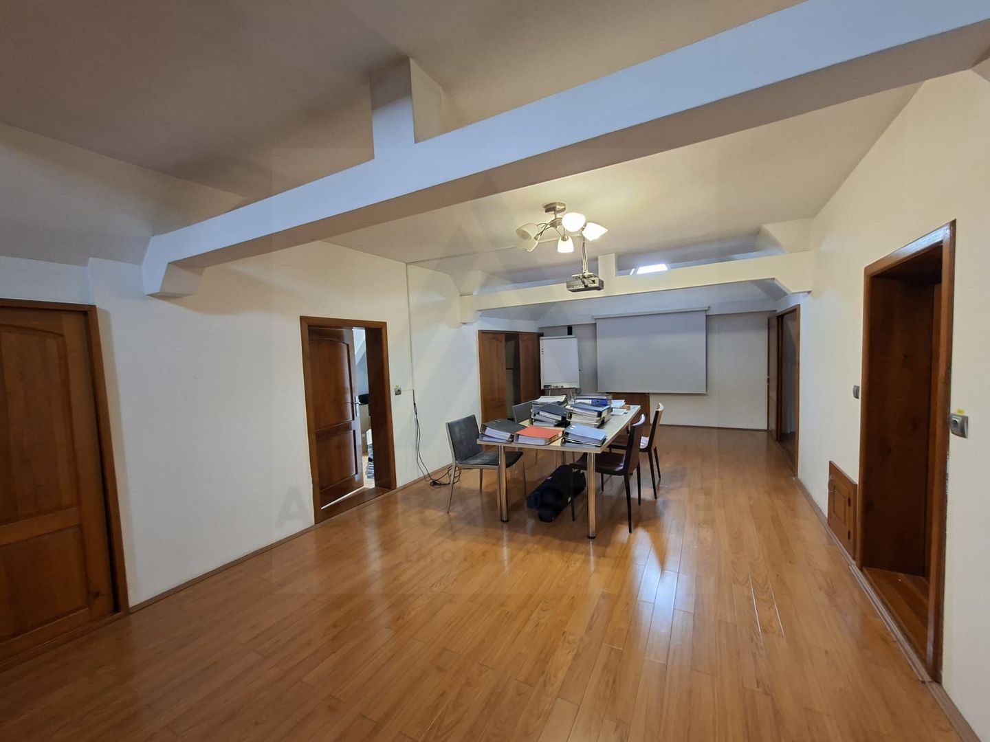 Spatiu birouri casa individuala curte proprie 9 birouri Selimbar - Poză 12