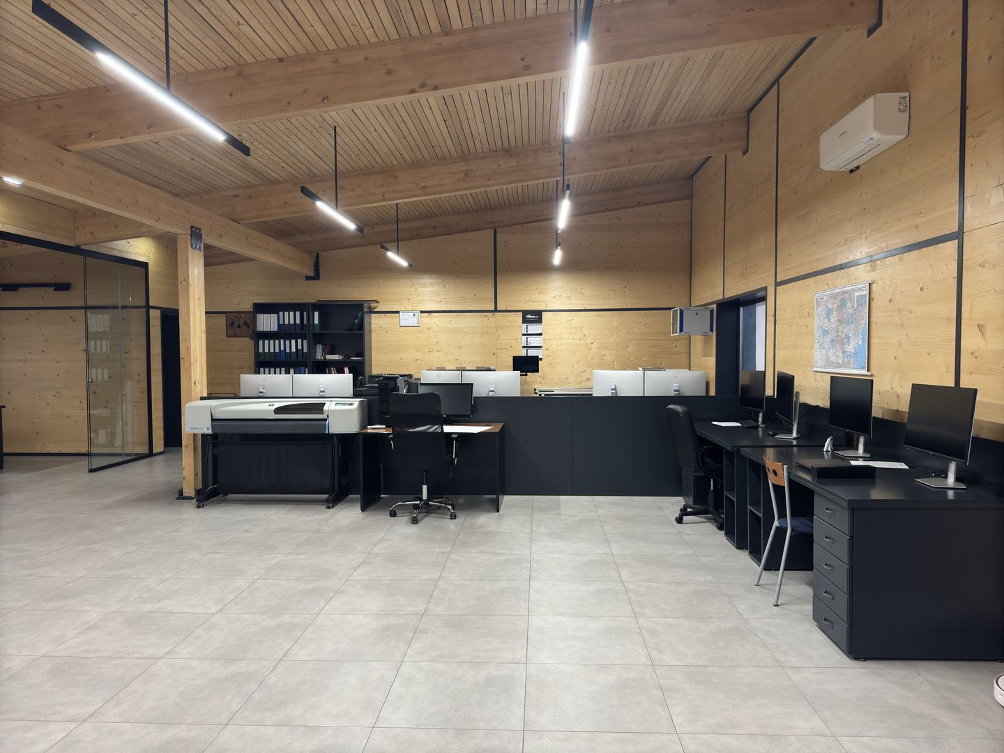 Showroom + cladire birouri | Roman/Neamt | stradal - de vanzare - Poză 6