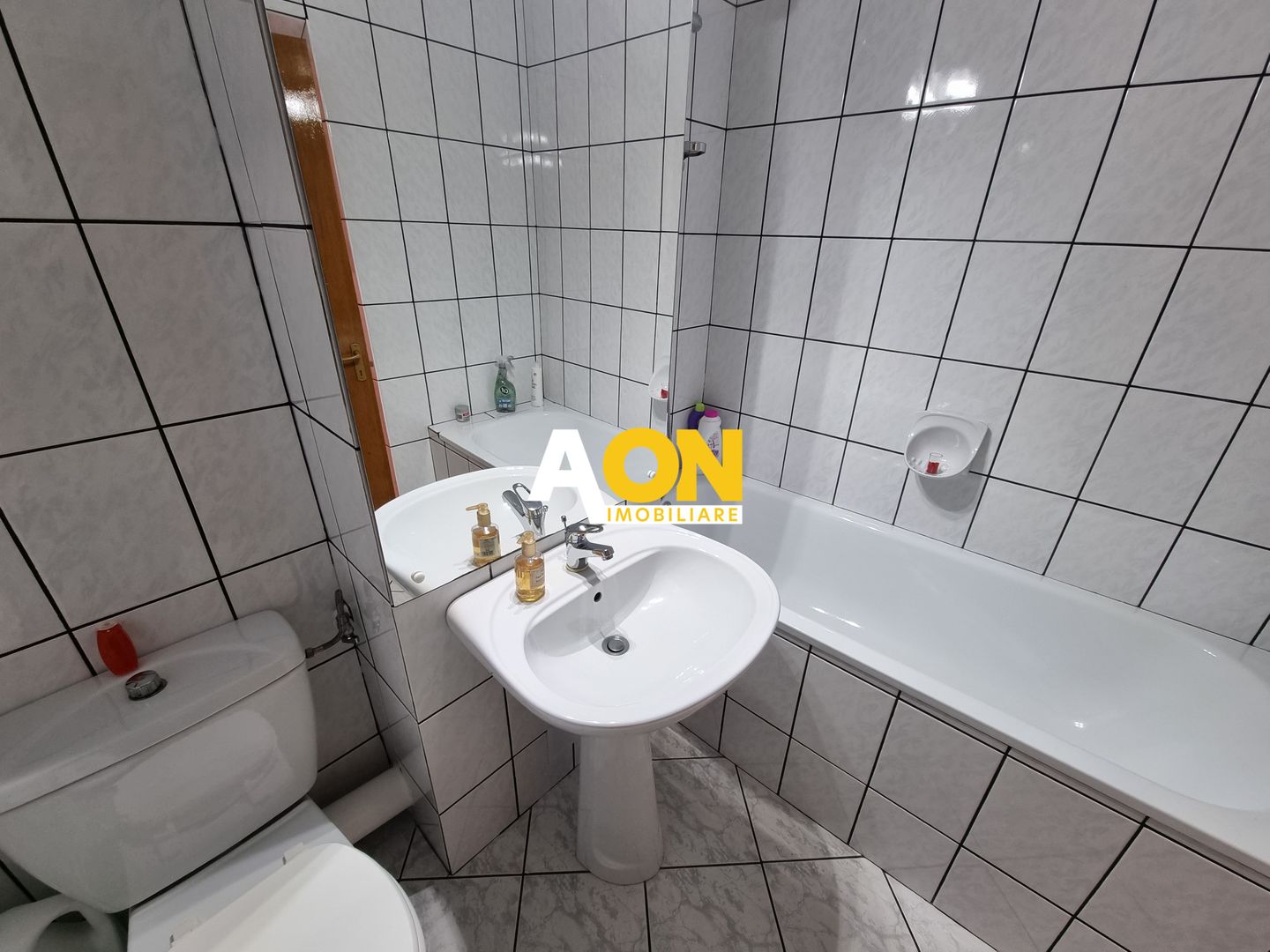 De vanzare apartament 5 camere, etaj intermediar, Cetate - Poză 8