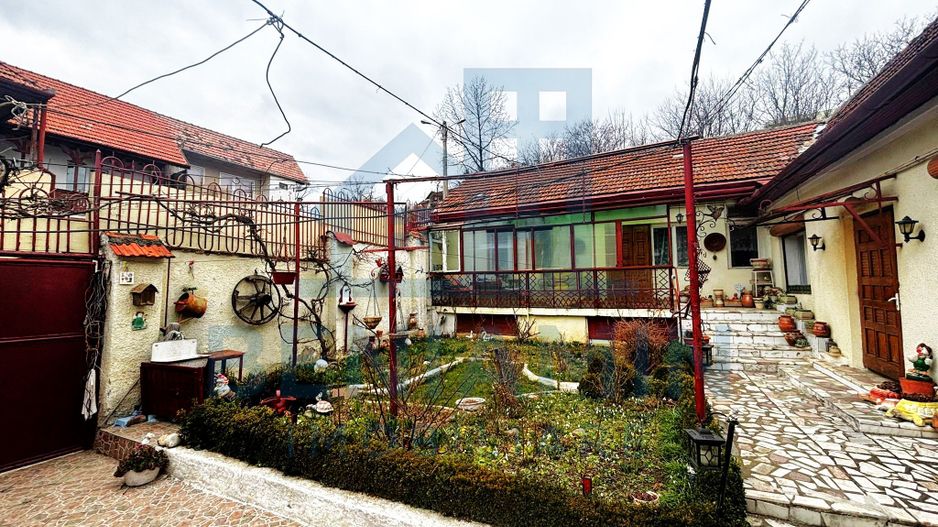 Casa-Central-Brasov-Sitei-Universitate-125mp-curte-280mp-Disponibila - Poză 1