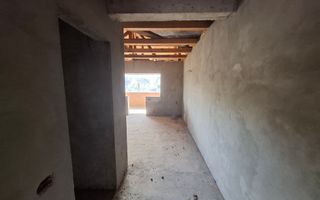 ila cu 6 camere + casă locuibilă pe teren intravilan de 1700 mp, cu vi - Poză 18