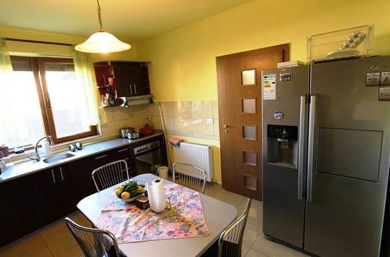 Vila spațioasă la intrare în Dumbravita - Poză 10