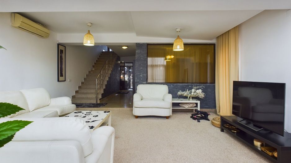 Casă în Ghermănești, Snagov – Eleganță și confort cu vedere la lac - Poză 3