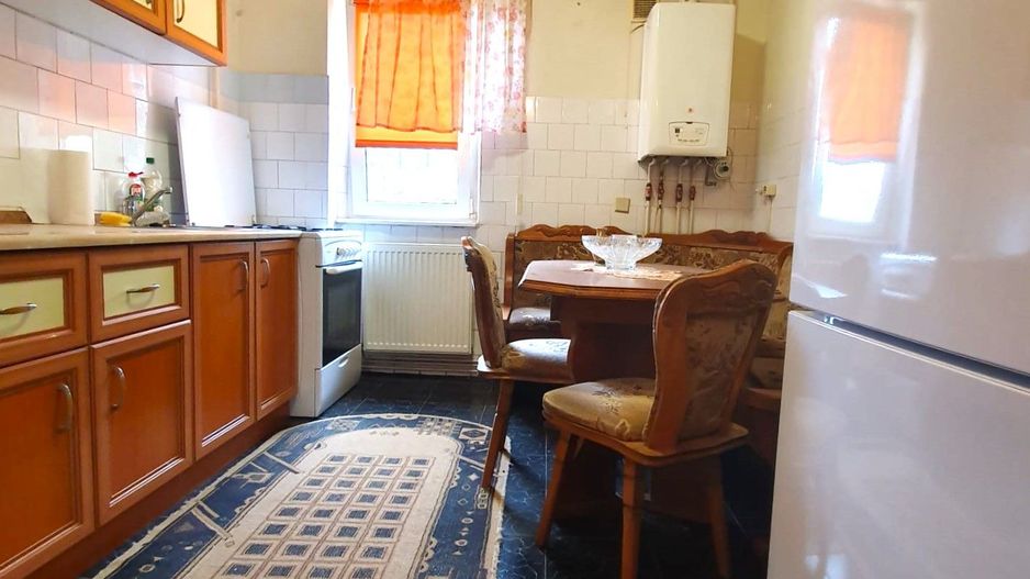 Apartament luminos cu vedere spre biserică, într-un cartier verde și liniștit. - Poză 5