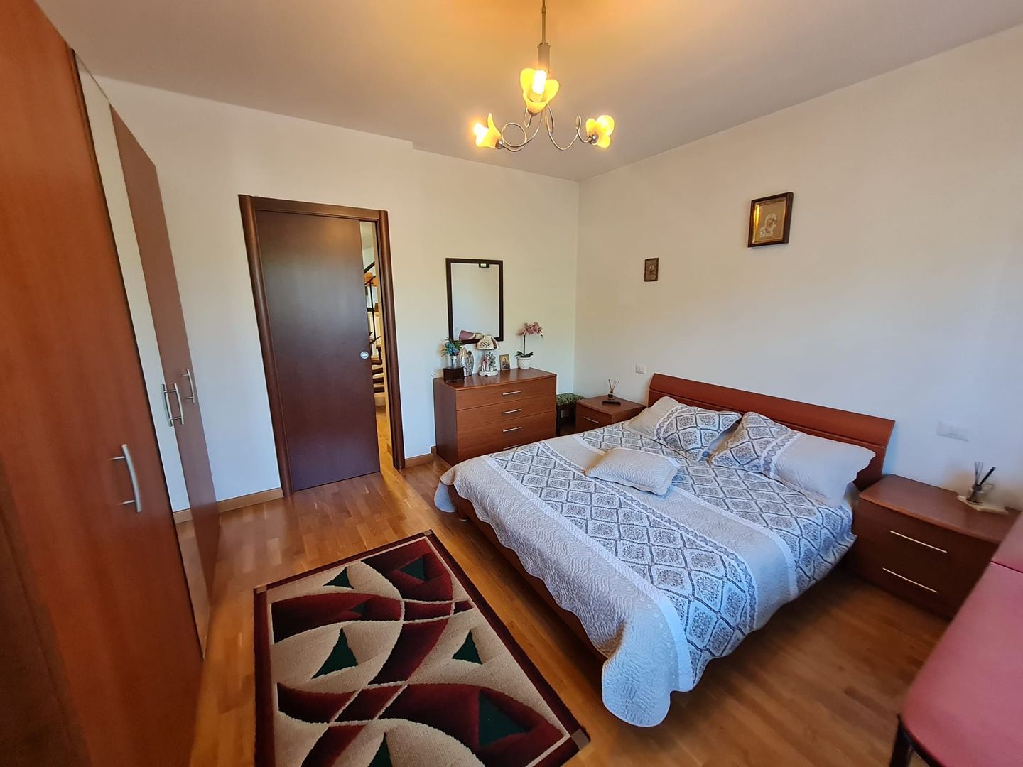 Vila generoasa,zona Lunei - Poză 7