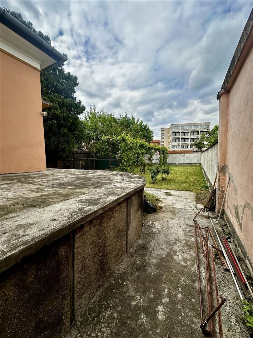 Casa Ultracentral singur ï¿½n Curte - Poză 9