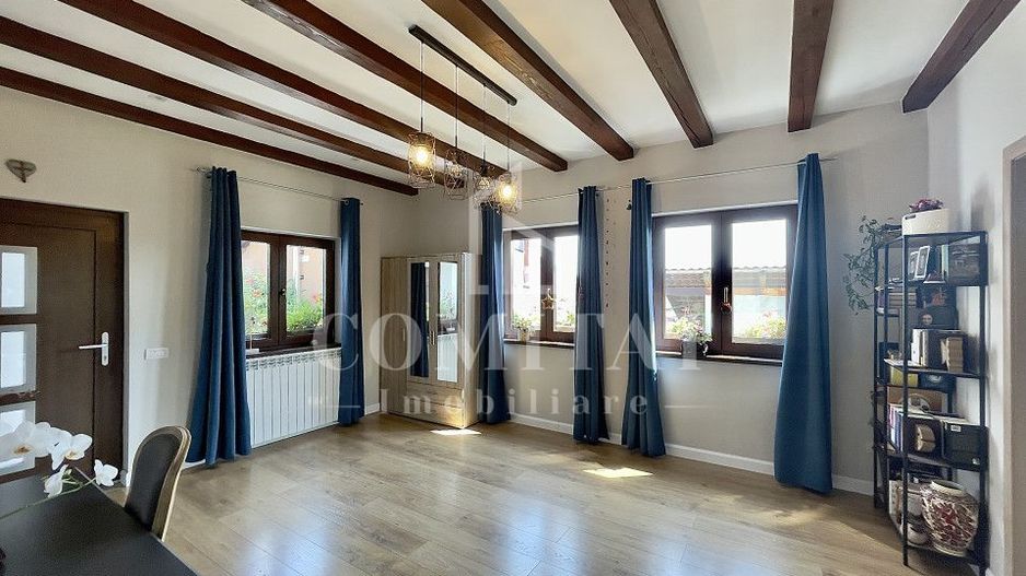 Casă cochetă cu teren generos și panoramă Chinteni - Poză 5