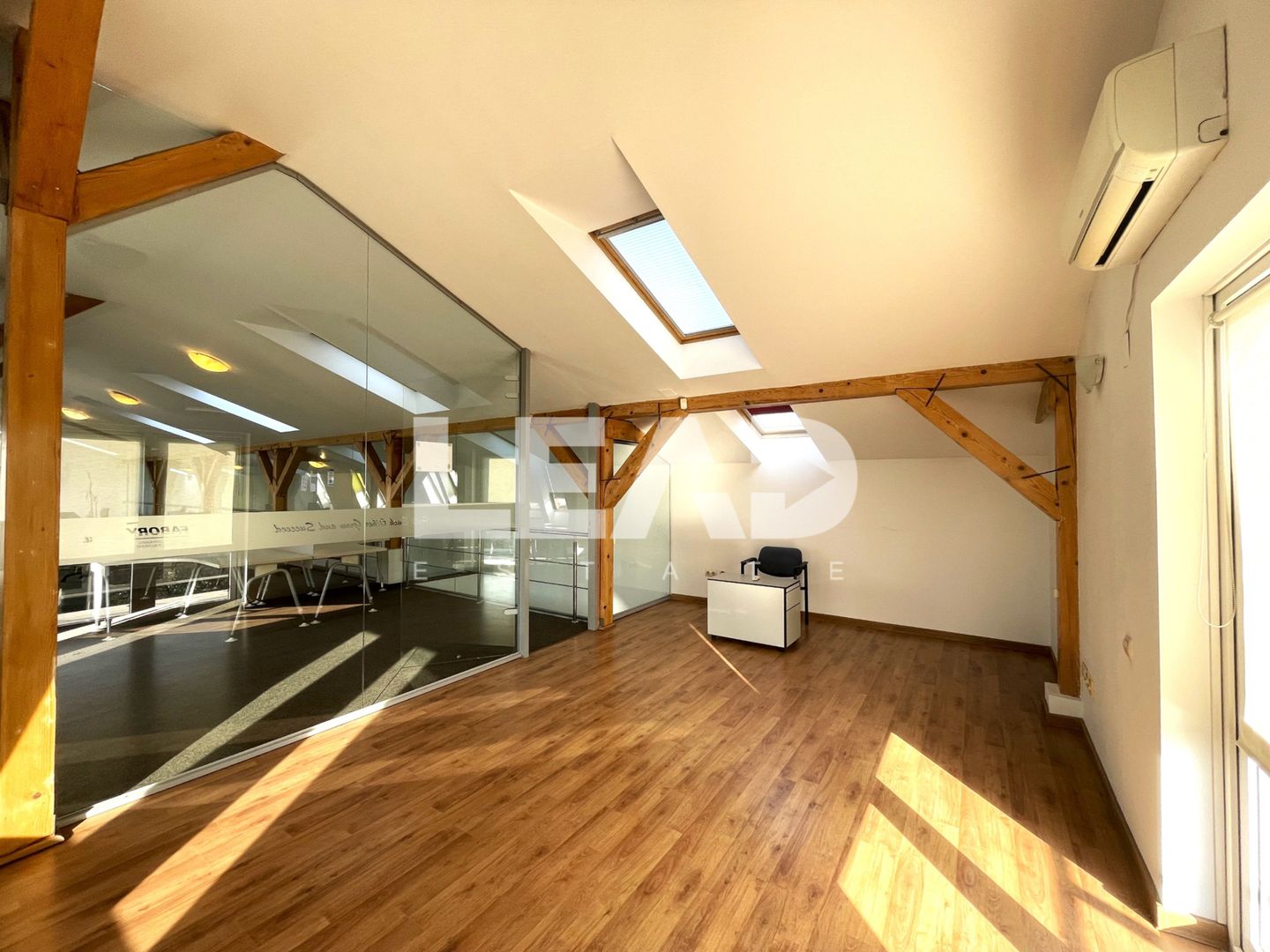 Birouri de inchiriat, open space, 187 mp utili, str Aurel Vlaicu! - Poză 13