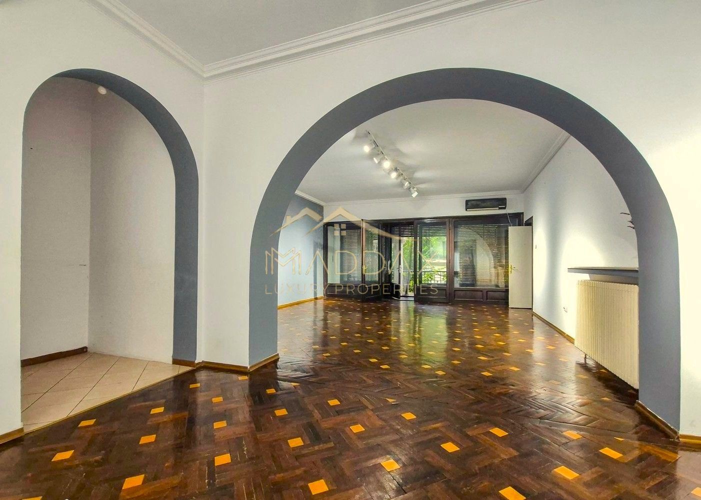 Apartament parter Piața Romană | 5 camere | Curte | 8 Locuri de Parcare - Poză 5