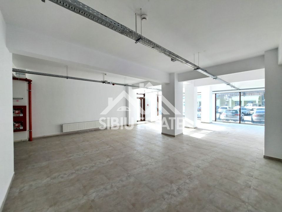 Spatiu comercial vad stradal, vitrine - Poză 8