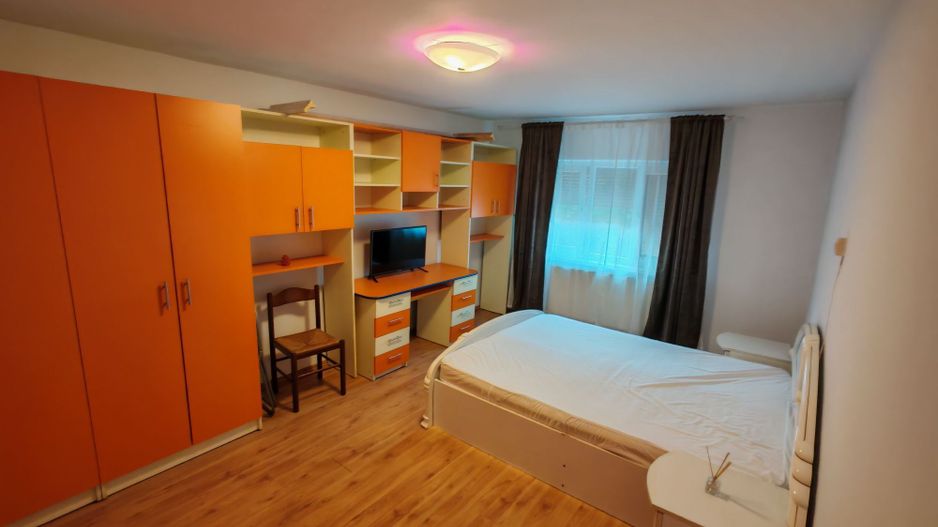 Ofer spre închiriere, pe termelung, apartament 2 camere, etaj 1n - Poză 1