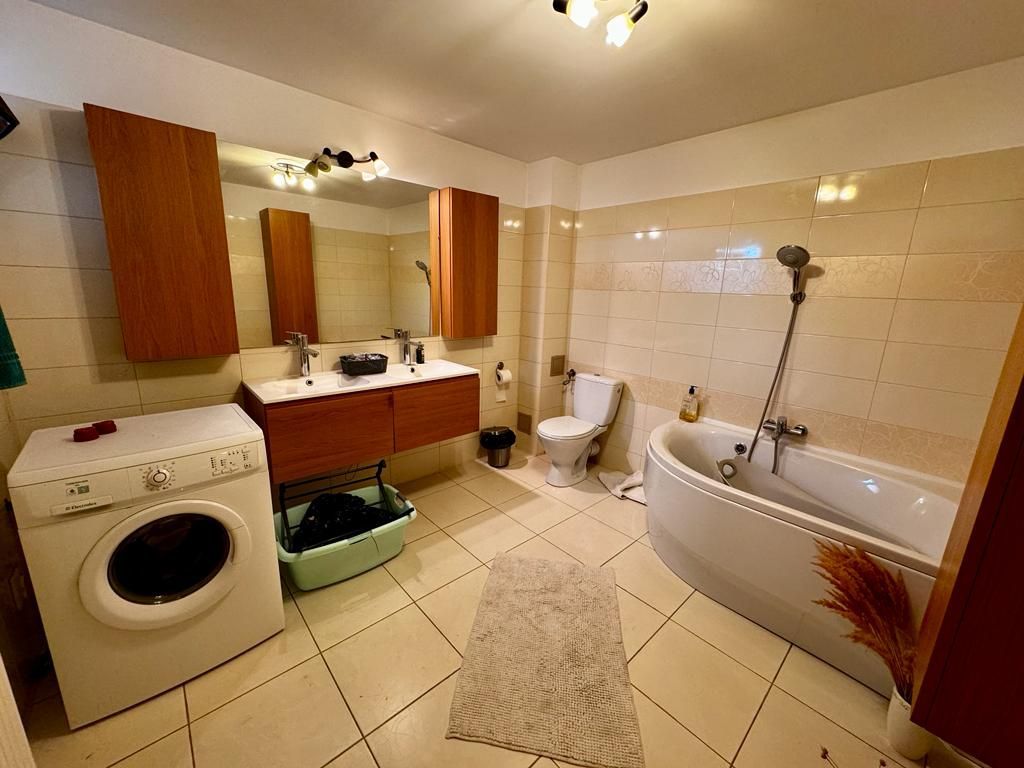 Vanzare casa ideal 2 familii padurea Romanesti - Poză 11