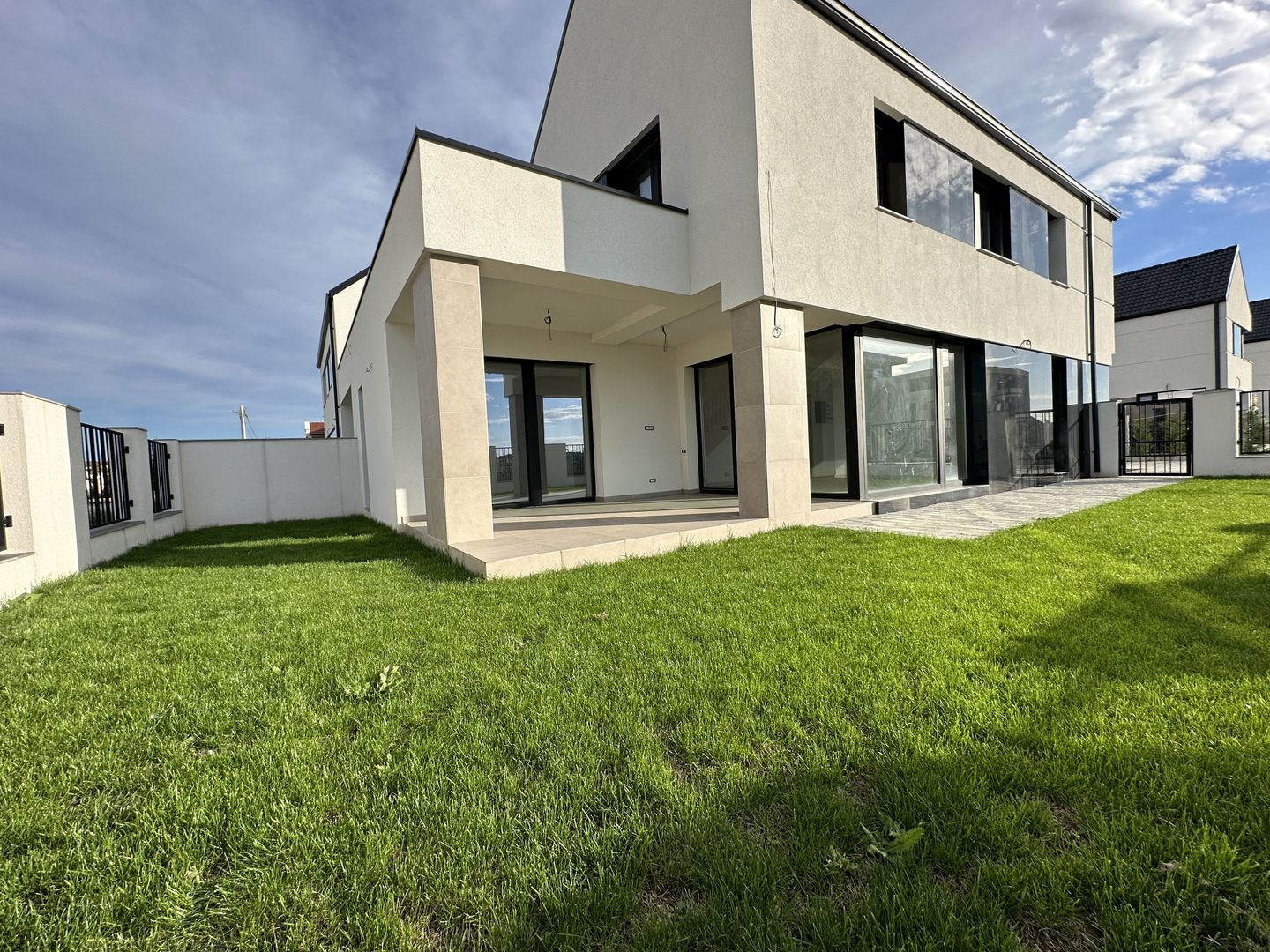 Casa cu 5 camere - Dumbravita - Poză 5