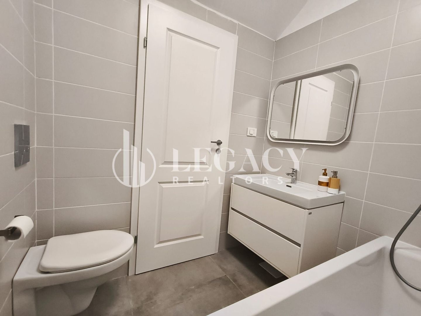 Apartament READY TO MOVE la mansardă, cu balcon și boxă de depozitare - Poză 11