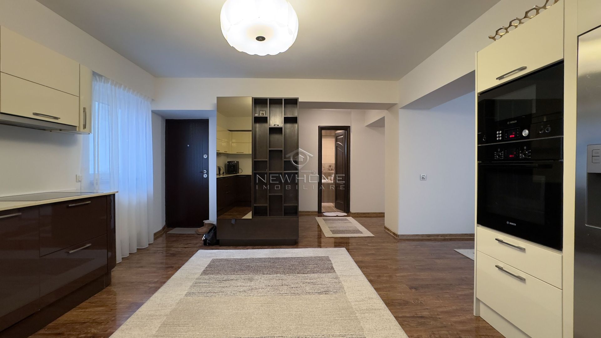 Apartament cu 3 camere, Parcare, P-ta Cipariu  zona Central - Poză 9