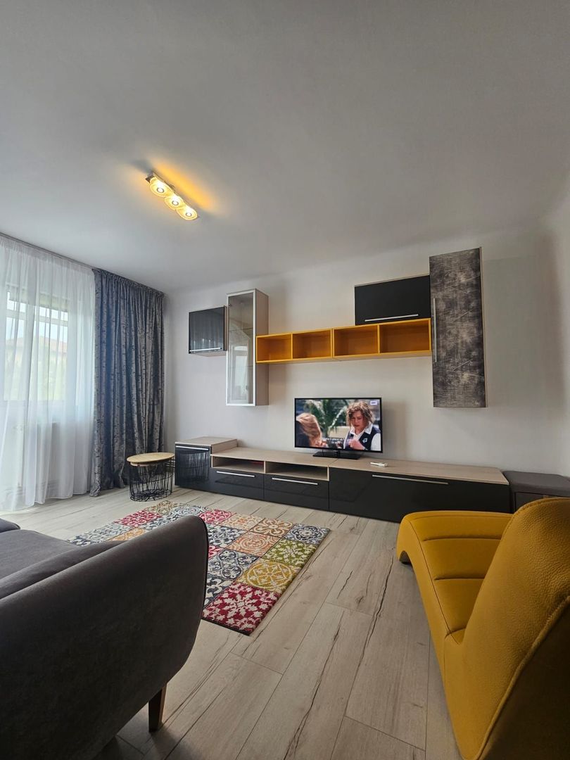 Apartament 3 camere, decomandat- 1 Mai, Sara - Poză 1