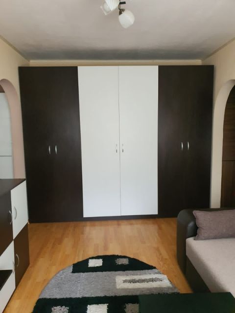 De vanzare apartament cu 2 camere etaj 1, Micro 38, 60.000 euro - Poză 2