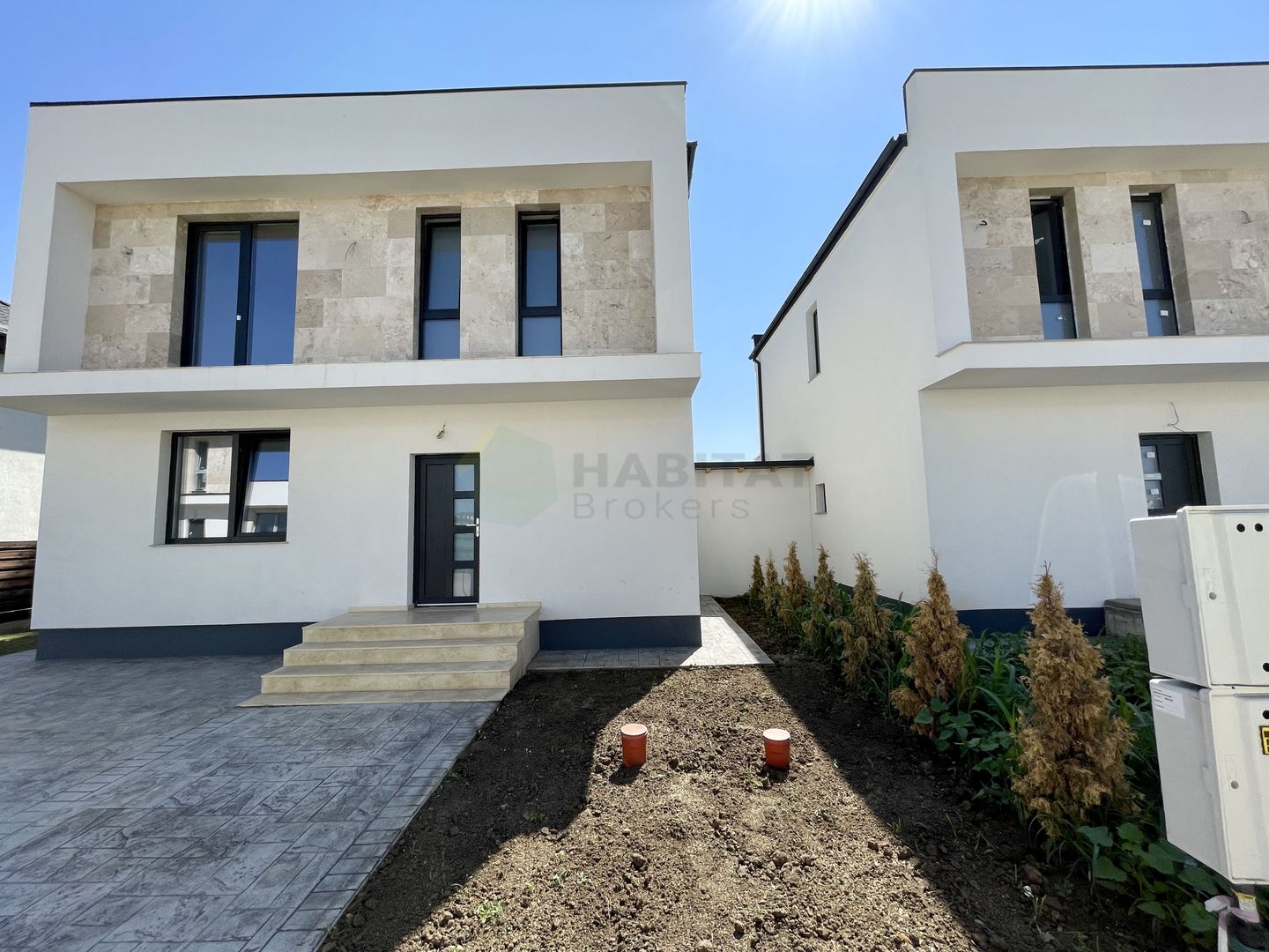 Vila individuala 5 camere Tunari - Poză 2