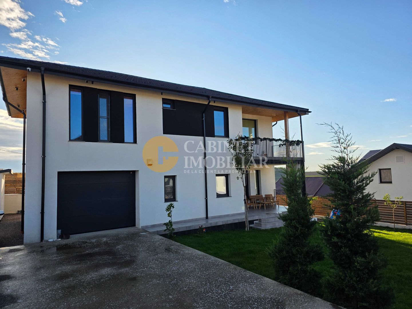 Casa spatioasa si moderna cu garaj, clasa energetica A, panouri solare - Poză 1