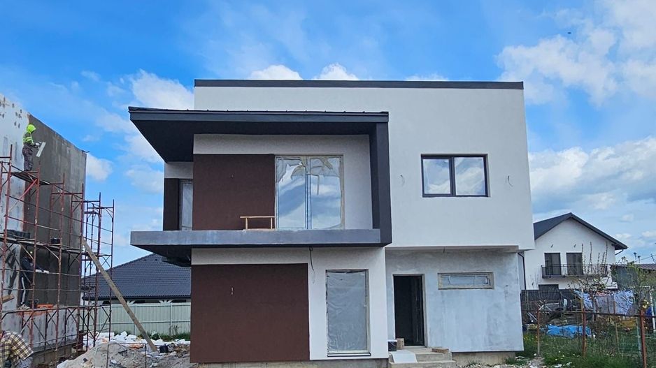 VILĂ CU DESIGN MODERN ȘI PRIVELIȘTE SPECTACULOASĂ CĂTRE MUNȚI - Poză 2