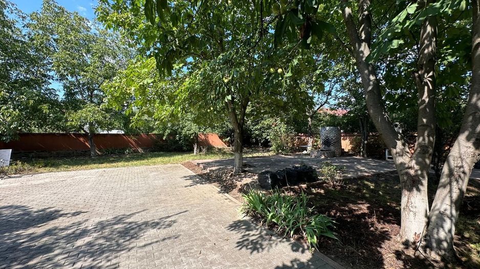 Pipera,  vilă P+1E+M, suprafata teren 2500 mp - Poză 2