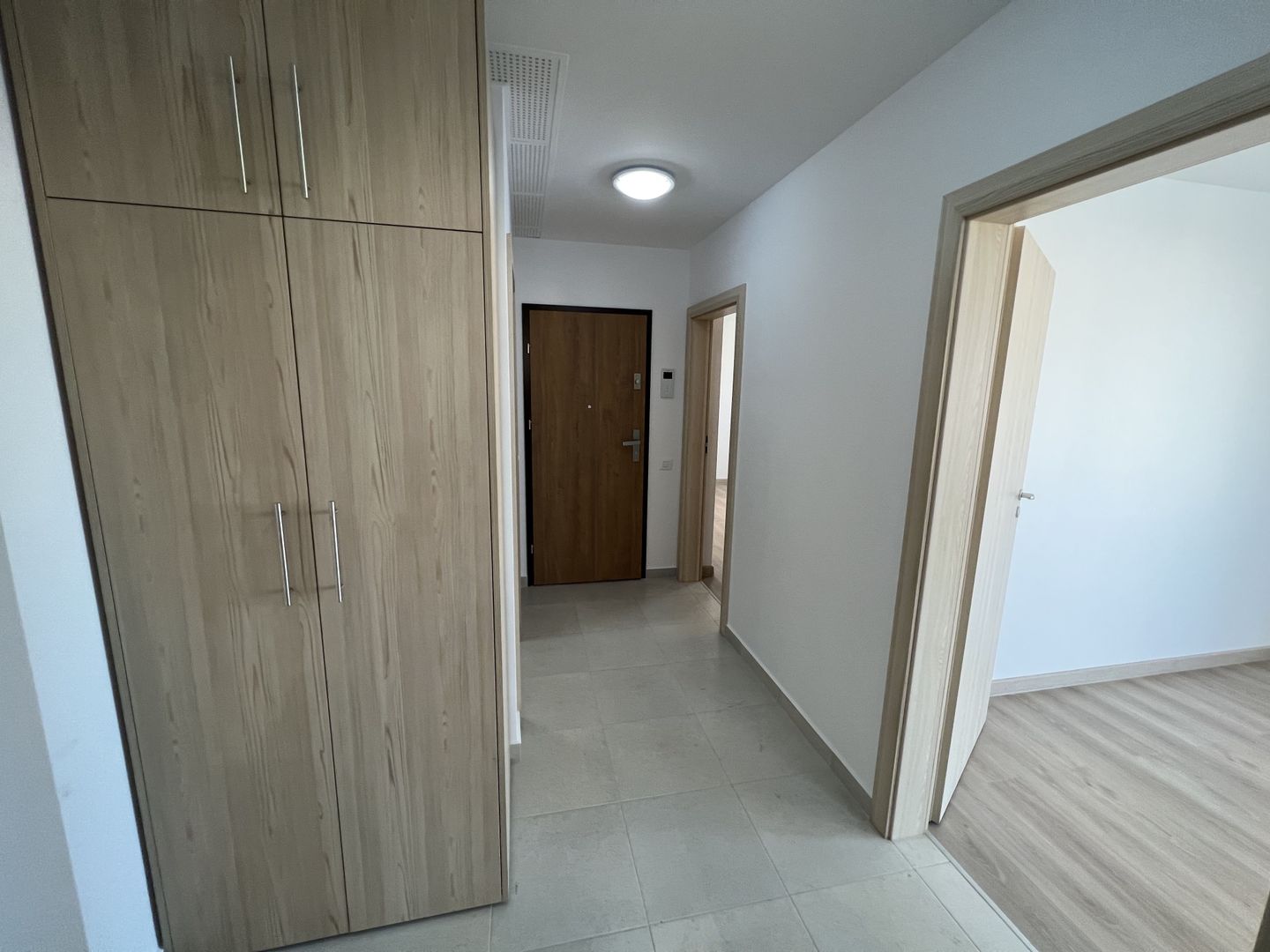 Apartament cu 2 camere in Urban Plaza - Poză 5
