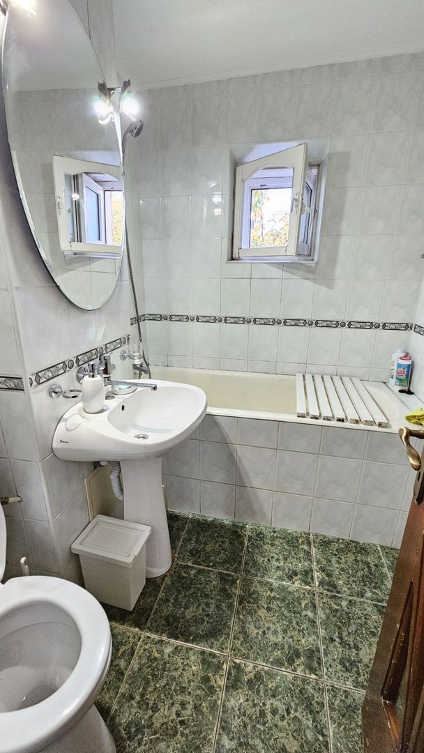 DE ÎNCHIRIAT - Apartament cu 3 camere, mobilat și utilat, zona TRAIAN; - Poză 6