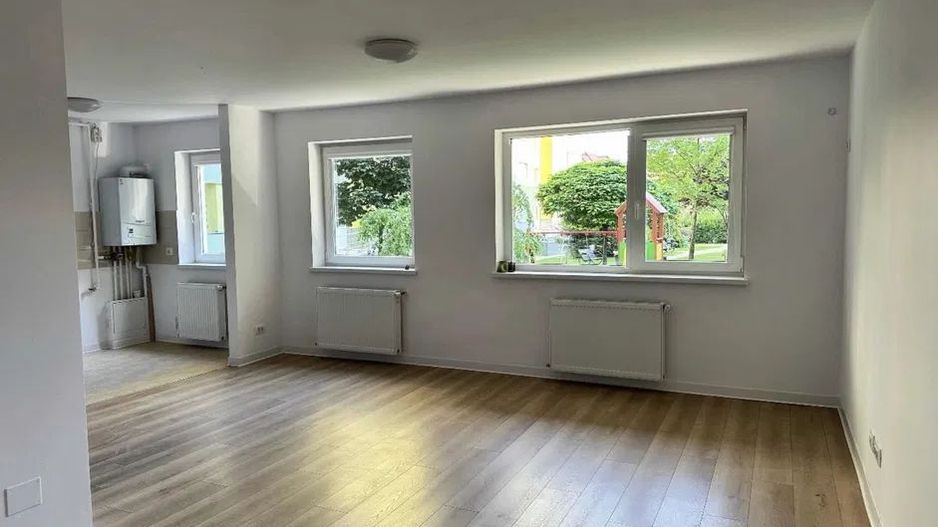 Garsoniera aproape de Mall Coresi, 38mp, loc parcare, 97900Euro - Poză 1