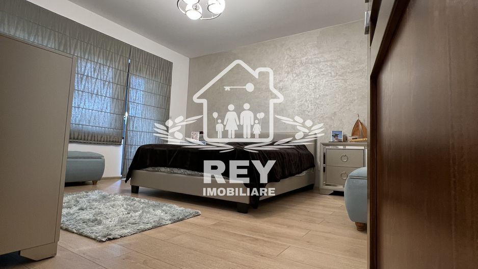 Casă de tip triplex la vânzare 6 camere /Șelimbăr /Secția 1 de Poliție - Poză 12