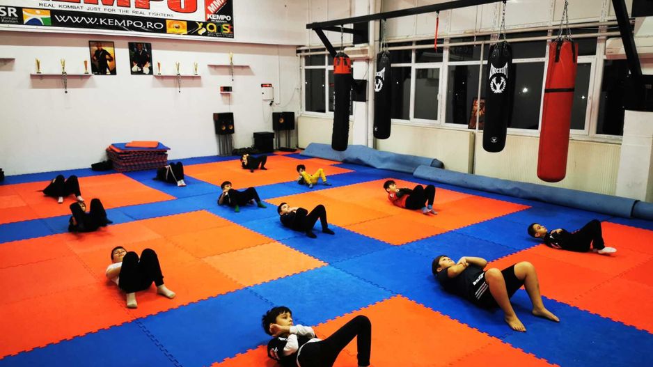 Sala de inchiriat ideala pentru activitati sportive, dansuri, etc - Poză 1