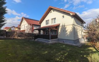 Vila moderna in Europa, curte spatioasa si garaj! - Poză 1