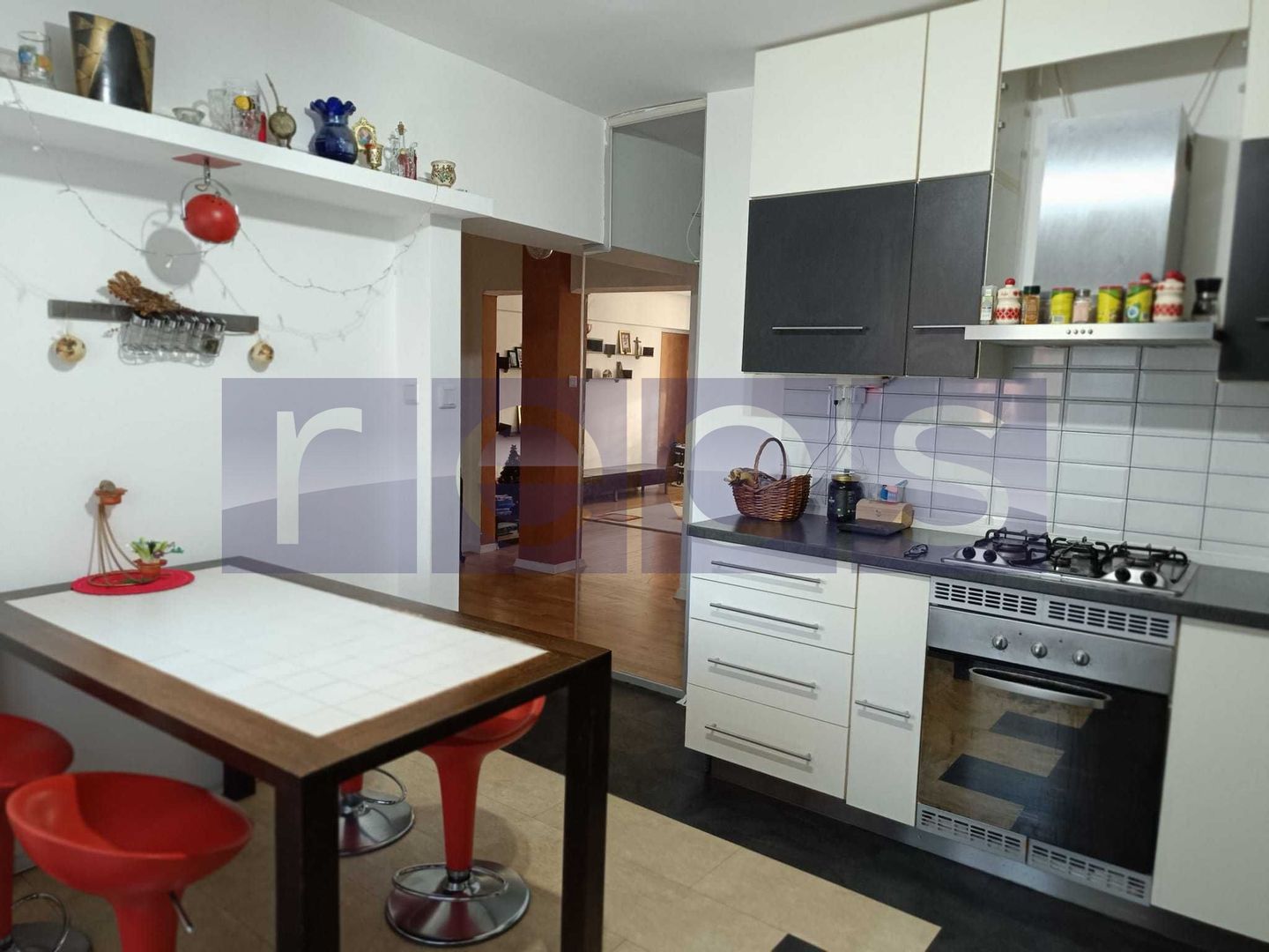 DE VANZARE APARTAMENT 4 CAMERE ZONA MOSILOR - Poză 1