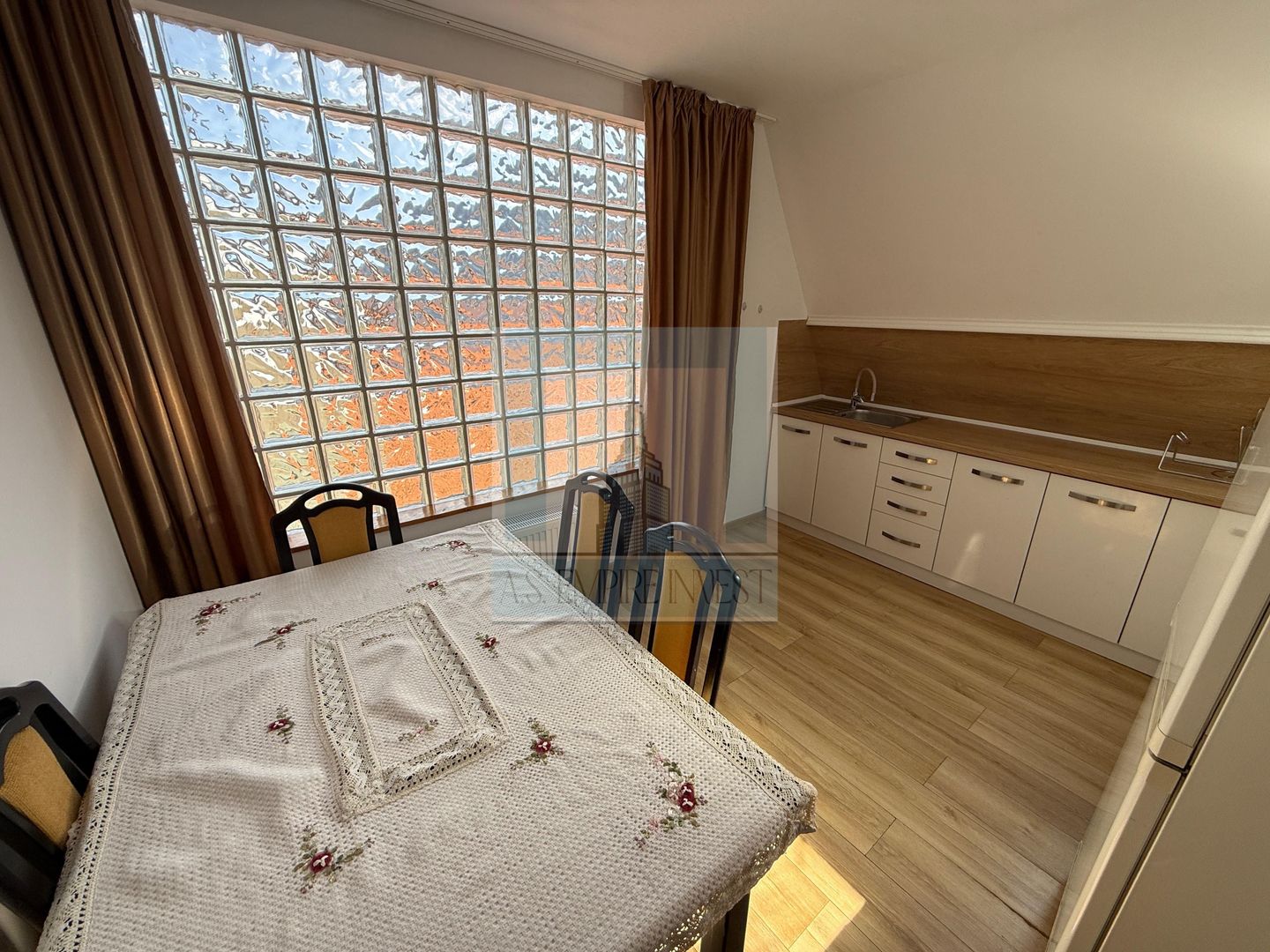 Apartament in casa, mobilat/utilat - zona Schei/Brasovul Vechi - Poză 3