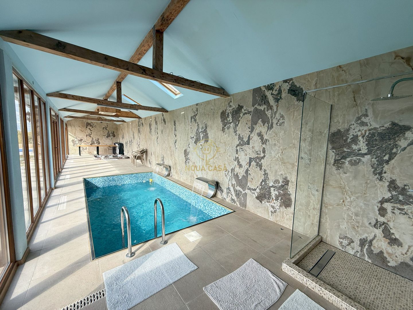 Vila de vanzare in APA-NORD  cu 2 Piscine/Zona de Relaxare/Acces lac - Poză 5