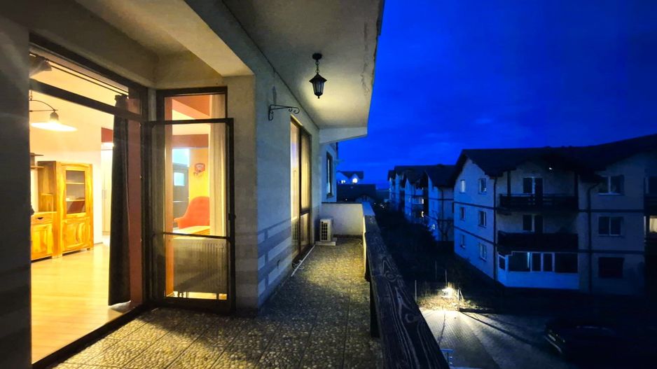 Bloc nou, sectiune mare, apartament 3 camere cu semineu, terasă mare si garaj - Poză 3