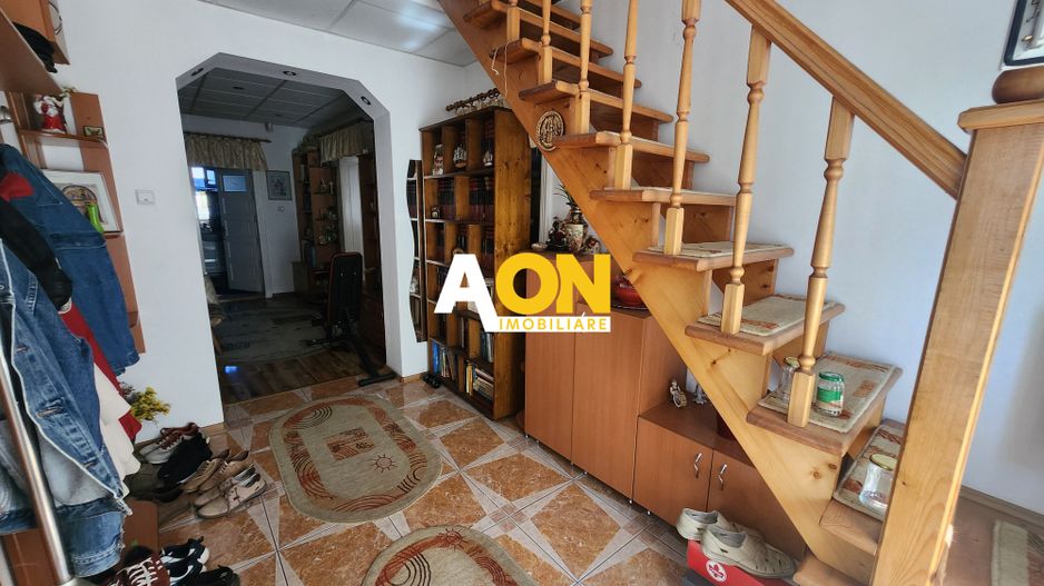 De vanzare casa 5 camere, 655mp teren, zona Cetate - Poză 11