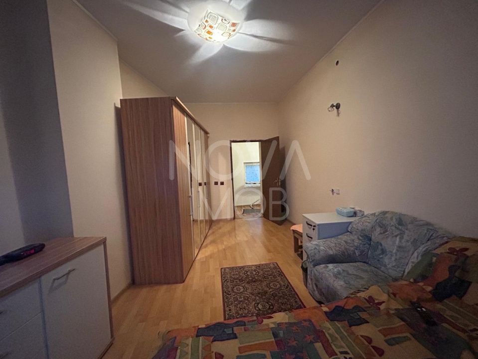 Casa de vanzare 200 mp cu spatiu comercial la parter, strada Lunga - Poză 12