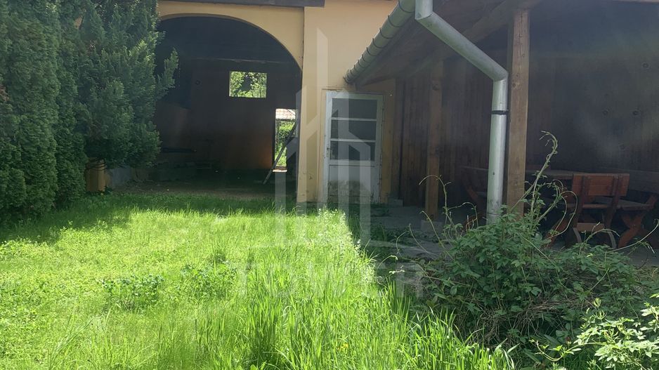 Casă în centrul Cisnădioarei cu 243mp de locuit și teren de 936mp - Poză 9