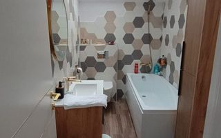 Casă de vânzare în Aroneanu, str. Busuiocului: 4 dormitoare, 3 băi, living open space, suprafață utilă 150 mp, teren 550 mp - Poză 8