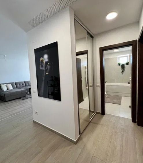 Un apartament în care priveliștea către Tâmpa face parte din experiența de zi cu - Poză 7