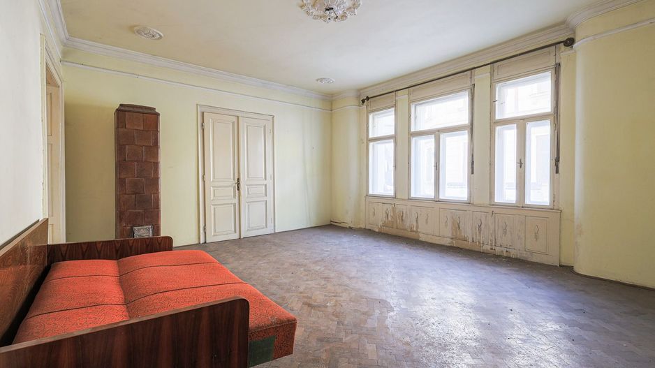 Proiect de clinică sau birouri în centru – casă cu demisol, de renovat - Poză 1