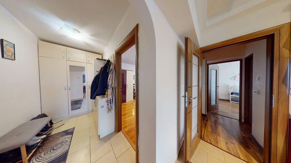 Apartament in zona centrala, la cheie, mobilat, utilat, et intermediar - Poză 11