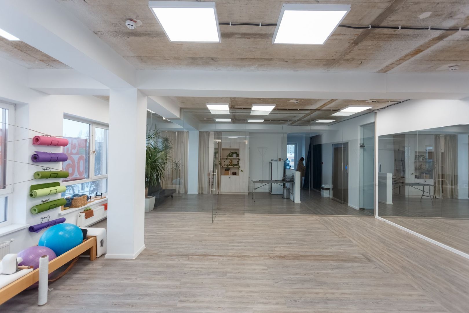 Spațiul comercial/ oficiu  spre chirie - Poză 2