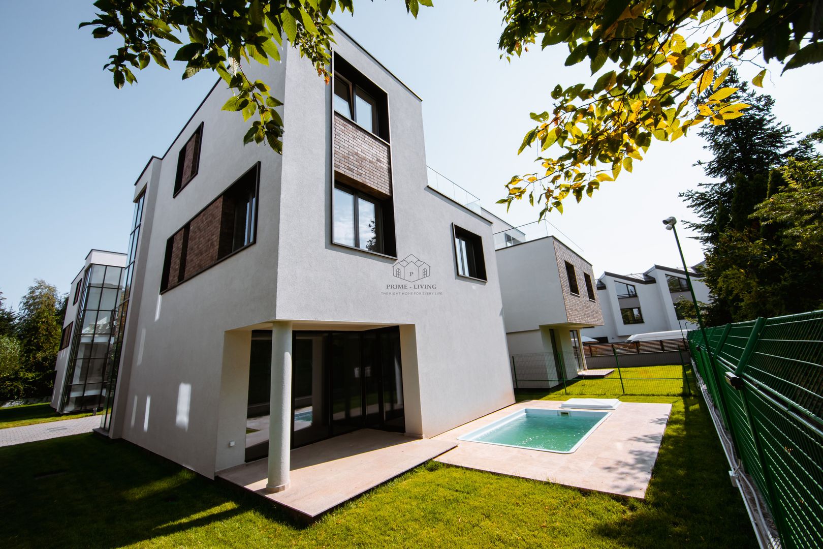 VILA SUPERBĂ CU 4 DORMITOAARE ȘI PISCINA LA INCHIRIERE - Poză 1