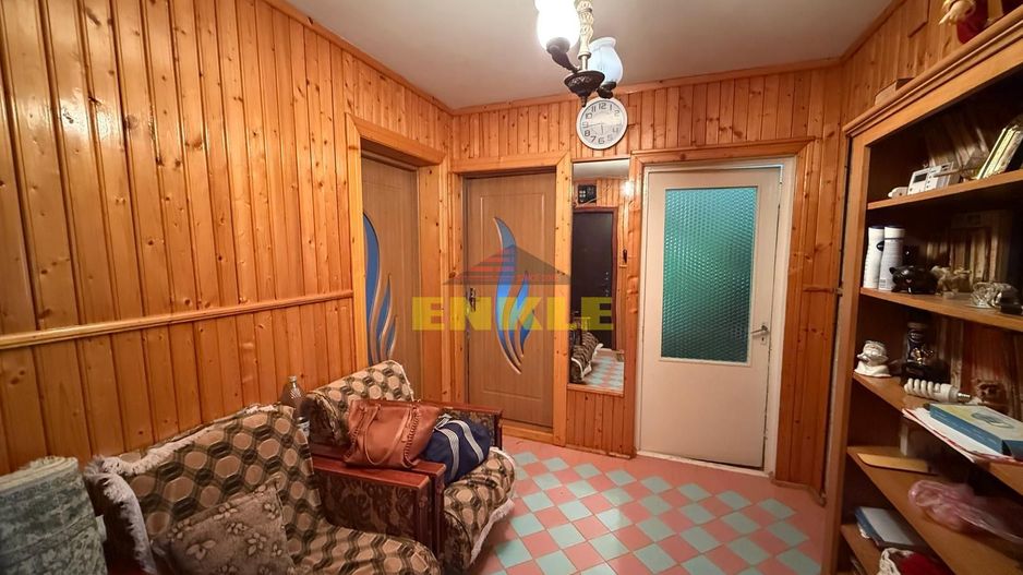 De vânzare apartament cu  3 camere, decomandat, zona Primaverii - Poză 1