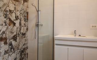 Zona Lunei, o camera, prima inchiriere - Poză 4