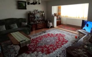 Apartament cu trei camere,  zona Racadau ,83 mp , etaj intermediar - Poză 1