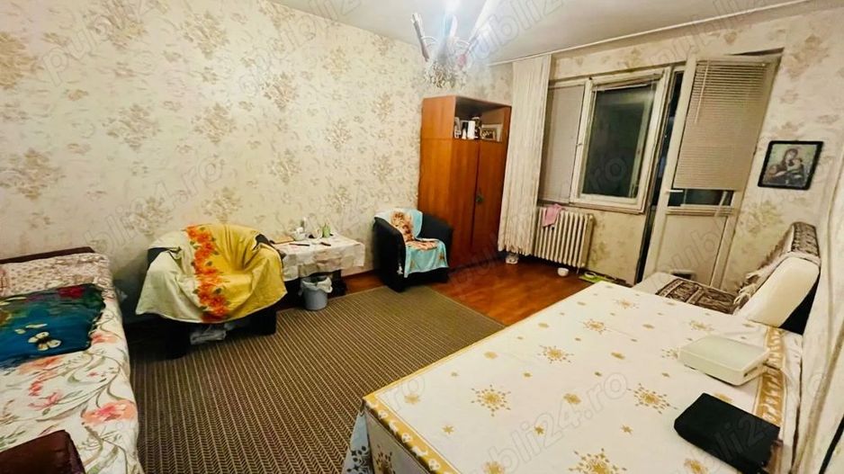 De vanzare apartament 3 camere, Pecineaga/Rahova - Poză 1