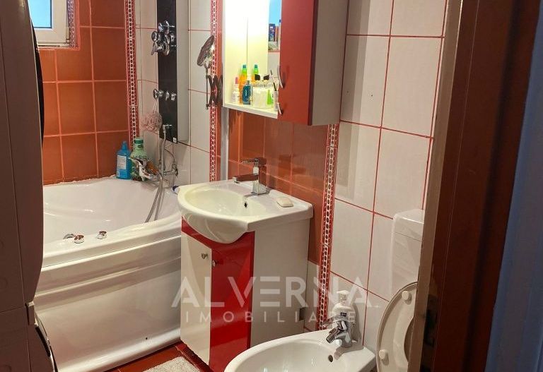 NOU! Apartament 3 camere, 67mp, mobilat, balcon, parcare, zona Teilor - Poză 8