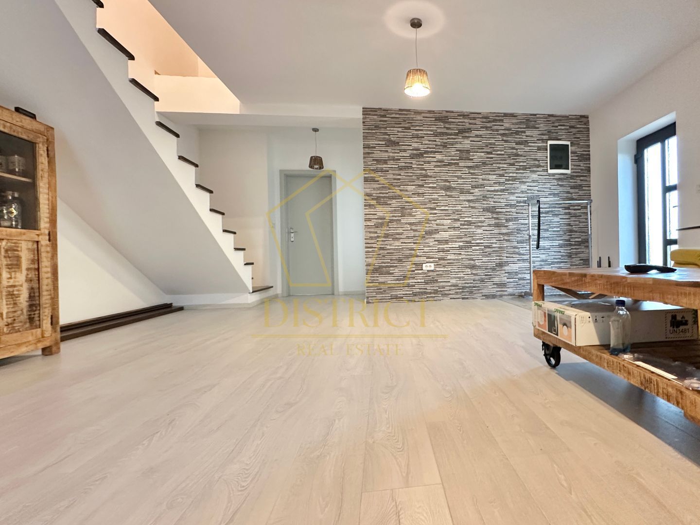 Duplex cu 4 camere si dressing mobilat in Giroc zona Planetelor la asfalt. - Poză 4